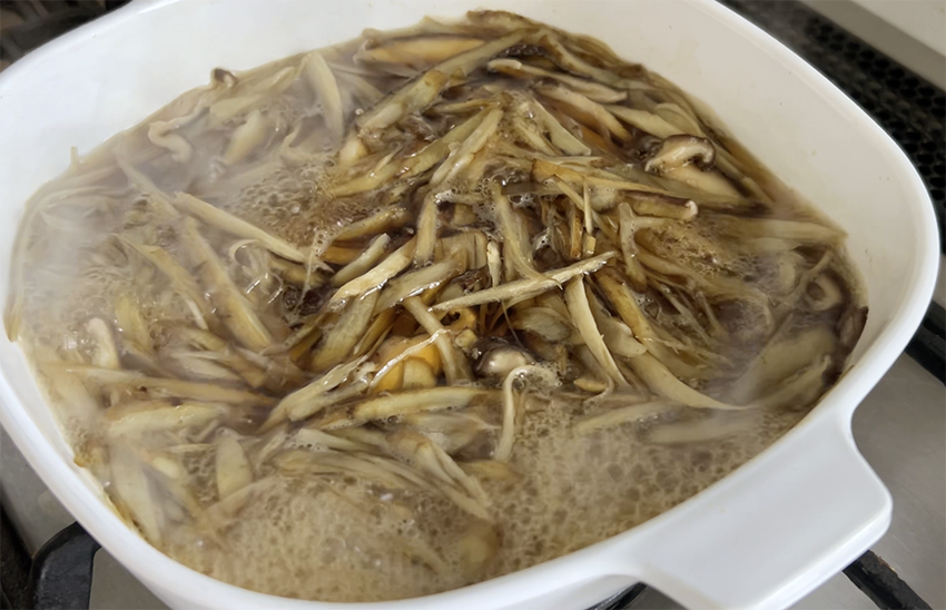 ごぼうを煮る